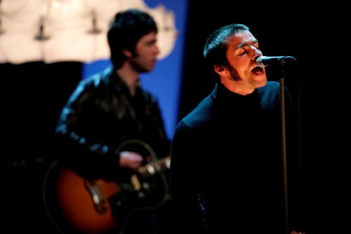"C’est le symbole de la fin d’Oasis" : une guitare de Noel Gallagher aux enchères à Paris