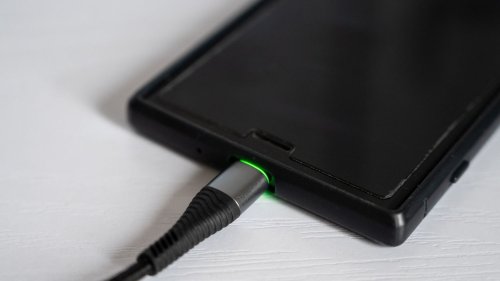 Le Parlement européen impose le chargeur unique pour les smartphones au sein de l'UE d'ici l'automne 2024