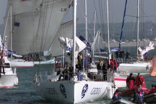 Le bateau d'un ancien vainqueur du Vendée Globe mis en vente aux enchères