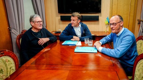 Macron, Merz et la cocaïne… Une fausse information créée par l’extrême droite française