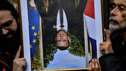 Climat : la Cour de cassation confirme la condamnation des "décrocheurs" de portraits d'Emmanuel Macron