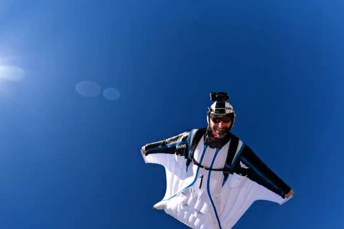 La wingsuit, une combinaison qui ne cesse d’évoluer, pour le plus grand plaisir des sportifs de l’extrême