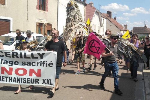 Cérilly : une manifestation pacifiste contre le projet de méthaniseur