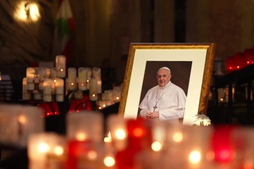 "C'est un moment très émouvant" : les funérailles du Pape François retransmises à la Basilique de Sainte-Thérèse de Lisieux