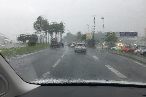 Tempête tropicale Philippe : coupure d'électricité, routes inondées, les pluies diluviennes continuent de s'abattre sur la Martinique, la vigilance orange est maintenue