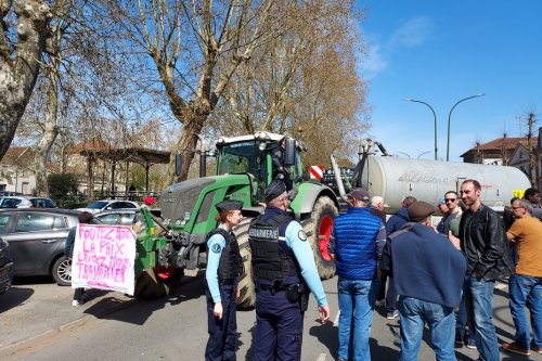 Lot-et-Garonne : la visite de l'écologiste Marine Tondelier perturbée par des agriculteurs et des chasseurs