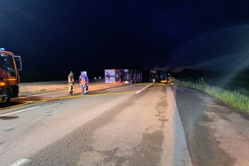 Un camion renversé, circulation complètement interrompue : matinée de galère sur l'A6