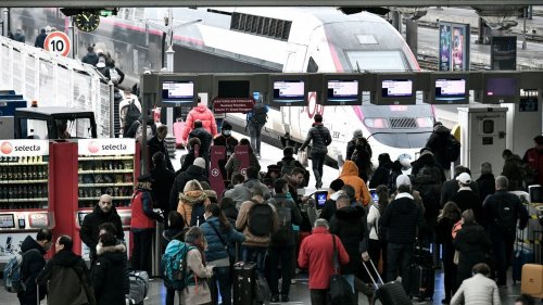 Grèves à la SNCF : vacances scolaires, Noël, jour de l'An... A quoi faut-il s'attendre en décembre ?