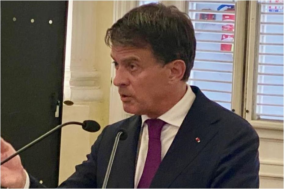 Manuel Valls annonce un projet de loi contre la vie chère en Outre-mer depuis la Martinique