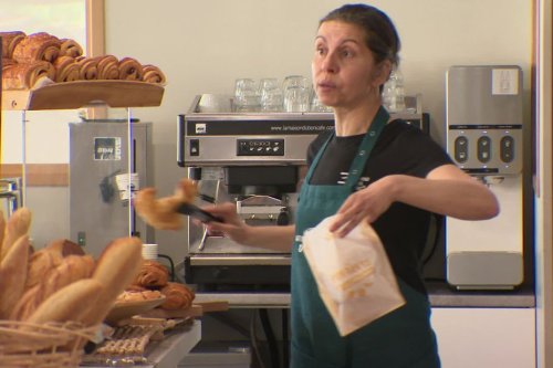"J'ai cru à une blague" : boulangers, fleuristes, la fermeture de ces commerces le 1ᵉʳ mai agace les professionnels