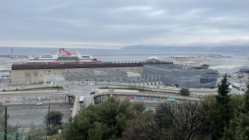                    "Stop data centers" : à Marseille, un forum pour réfléchir sur l'impact énergétique des centres de données