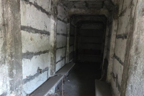 VIDÉO. Elle descend dans le "bunker" oublié de la gare et découvre un abri antiaérien intact 80 ans après