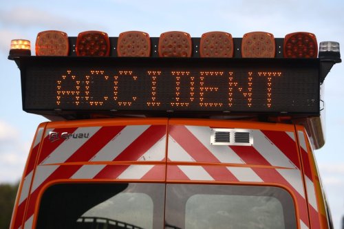 Accident tragique : deux morts et plusieurs blessés lors d'un choc violent entre deux voitures