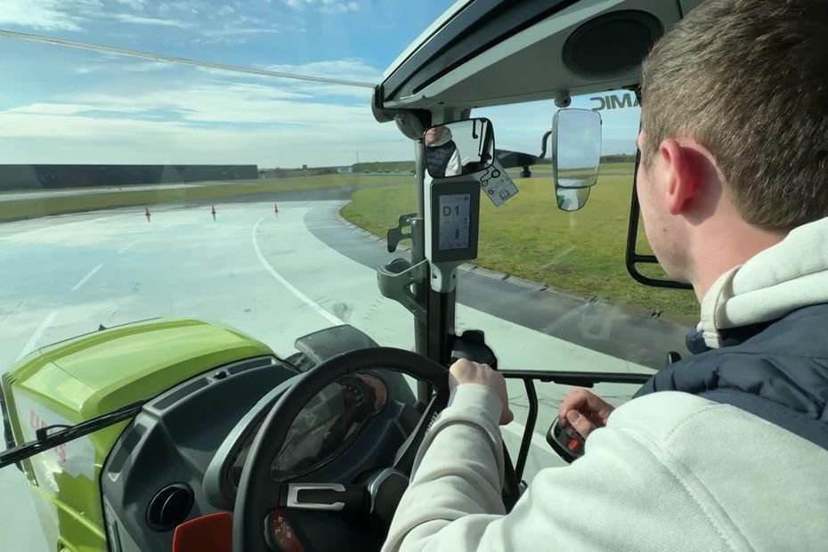Les accidents de tracteur causent 55 morts par an : des apprentis agricoles formés à la conduite sur circuit