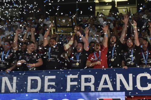 Rugby : Oyonnax, champion de Pro D2, va retrouver le Top 14, revivez la finale des barrages entre les Oyomen et Grenoble