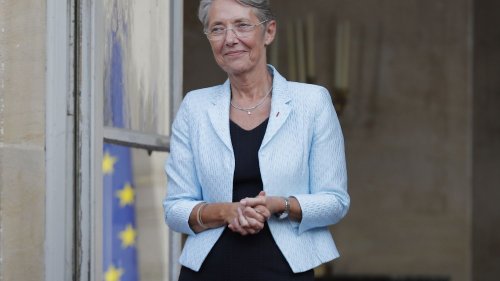 Info franceinfo Elisabeth Borne mènera la bataille des législatives et reste candidate dans le Calvados
