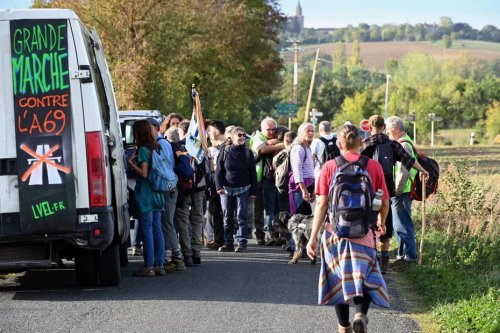 Après Sainte-Soline, Gérald Darmanin annonce la dissolution des "Soulèvements de la Terre" avant leur manifestation contre l'A69