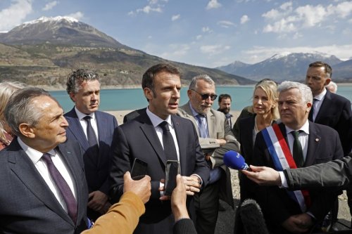 DIRECT. Déplacement de Macron dans les Hautes-Alpes : Ecowatt de l'eau, traitement des eaux usées... Le chef de l'Etat dévoile son plan eau