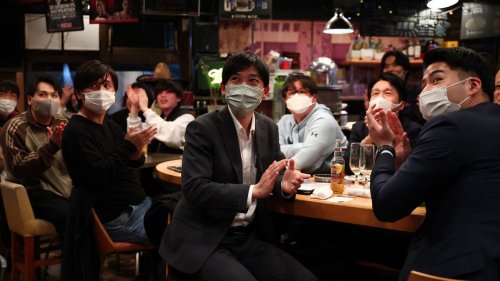 Japon : le gouvernement lance une campagne publicitaire pour relancer la consommation d'alcool chez les jeunes