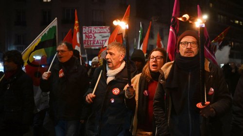 Réforme des retraites : plusieurs marches aux flambeaux organisées dans plusieurs villes de France