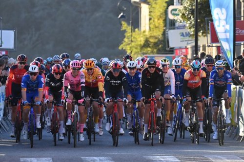 VIDEO. Étoile de Bessèges : la course cycliste neutralisée après la chute de nombreux coureurs sur un pont