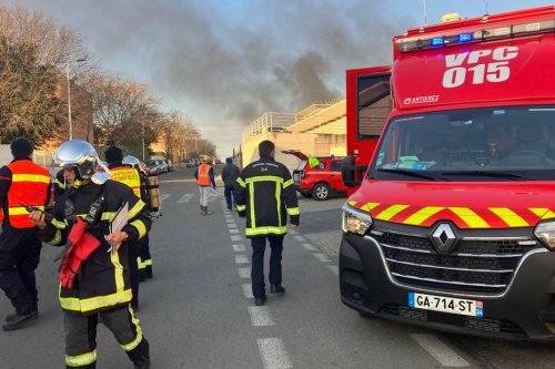 PHOTOS. Important incendie dans une entreprise pharmaceutique à Montpellier, 22 personnes évacuées