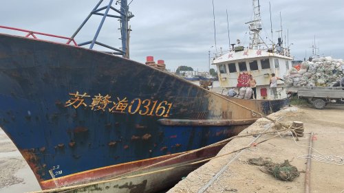 Reportage "L'impact est considérable" : après les premiers rejets des eaux de la centrale de Fukushima, les pêcheurs et les "influenceurs" chinois s'inquiètent