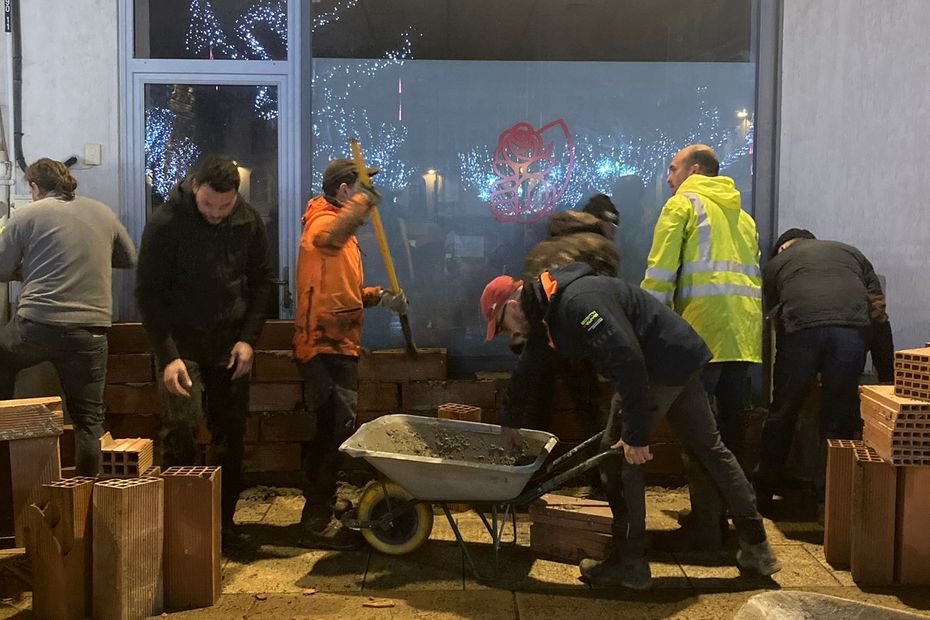 « La censure nous envoie droit dans le mur », permanence murée, fumier déversé, nouvelles actions des agriculteurs en Ardèche
