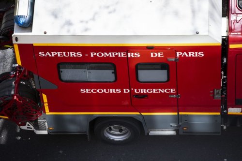 Ivry-sur-Seine : une centaine de pompiers mobilisés face à l’incendie d’un entrepôt