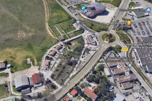 A Nîmes, 3 voitures dont 2 en fuite roulent sur un homme de 67 ans, la victime hospitalisée entre la vie et la mort