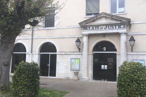Attaque contre les prisons : une voiture aspergée avec une "substance particulièrement corrosive" à proximité d'un établissement pénitentiaire