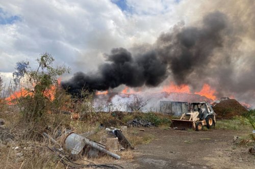 Saint-Pierre : un important incendie près du Parc Exotica à Pierrefonds