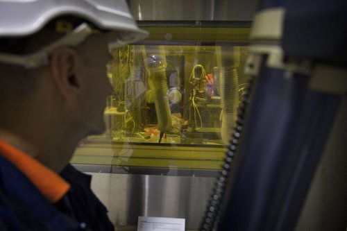 Nucléaire: plongée au cœur du "labo des tuyaux" d'EDF qui traque la corrosion dans les centrales