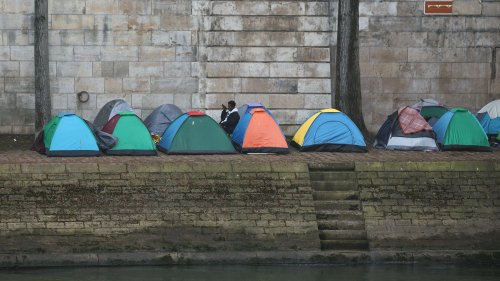 Hébergement d'urgence : la mairie de Paris réclame près de 7 millions d'euros à l'État pour la prise en charge de 1 200 jeunes en 2024