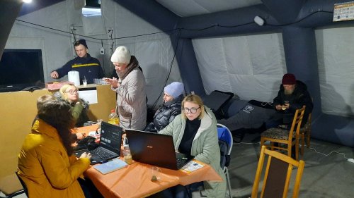 Reportage Guerre en Ukraine : face au froid et aux pannes de courant, plongée au cœur de ces "lieux d'invincibilité" installés partout dans le pays