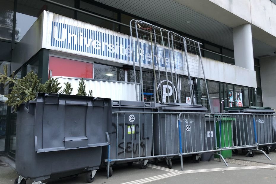 Le campus Villejean de l'université de Rennes 2 à nouveau bloqué par les étudiants