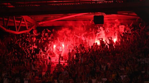Match Benfica-PSG à Lisbonne : des supporters parisiens dénoncent des palpations "choquantes" à l'entrée du stade