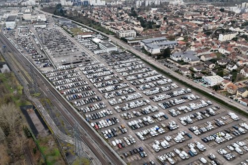 Contre une "fermeture programmée" de leur usine, les salariés de Stellantis se mobilisent à Poissy