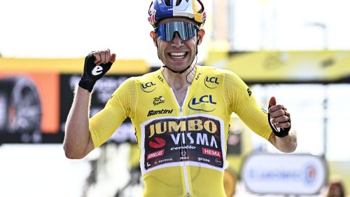 Tour de France 2022 : démonstration du maillot jaune, Wout van Aert, vainqueur en solitaire de la quatrième étape à Calais