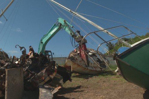 Un chantier pilote de démantèlement d'épaves en cours à Nouville - Nouvelle-Calédonie la 1ère