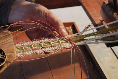 "On fait tout pour traverser les siècles" : la passementerie, un savoir-faire prestigieux unique au monde perpétué par une entreprise familiale depuis 173 ans