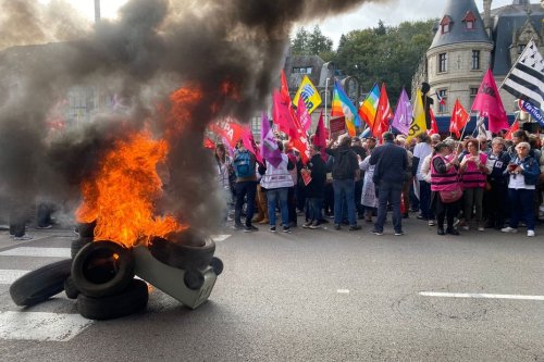 Hôpital de Carhaix : plusieurs centaines de manifestants réunis à Quimper pour la réouverture des urgences