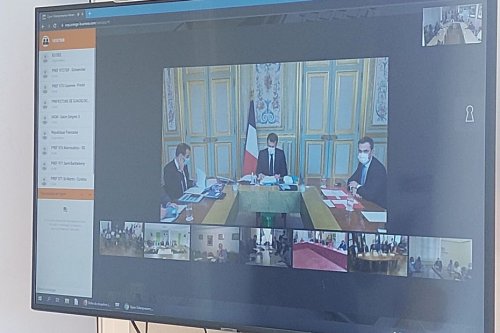 Emmanuel Macron face aux élus d'Outre-mer : une longue phase de dialogue a été lancée