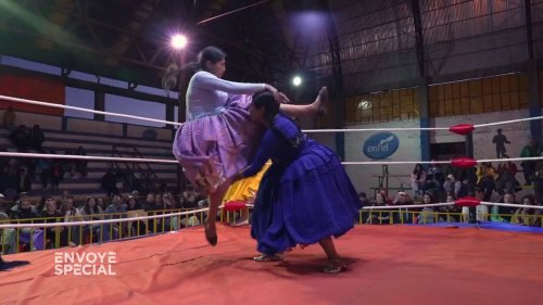                    "Envoyé spécial" sur le ring avec des "cholitas luchadoras", ces catcheuses symboles d'émancipation féminine en Bolivie