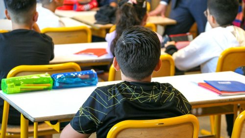 Une version moderne de "La Belle et la Bête" heurte l'Education nationale, au point qu'elle décommande 800 000 livres de ce conte illustré par Jul