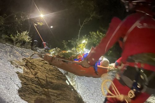 Ardèche : Intervention spectaculaire des pompiers pour secourir cinq randonneurs coincés en pleine nuit