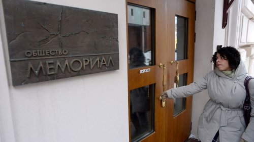 Prix Nobel de la paix : l'ONG Memorial dénonce des poursuites judiciaires à son encontre en Russie, alors qu'elle est félicitée "par le monde entier"