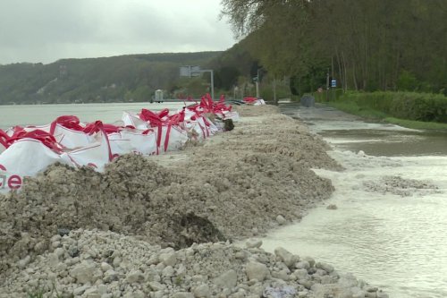 40 mètres de digue cèdent près de Rouen, la tempête Pierrick continue de balayer la Normandie