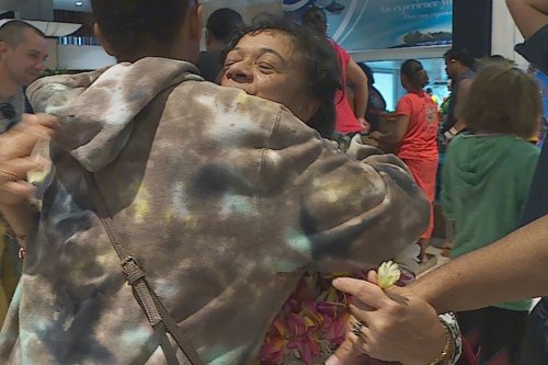 Parmi les passagers du vol de retour de Seattle, Linda Samuel-Manate heureuse de revoir son fenua