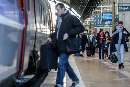 SNCF : plus de deux heures de retard en moyenne sur les trains Paris - Bordeaux - Hendaye et Paris - Poitiers - La Rochelle